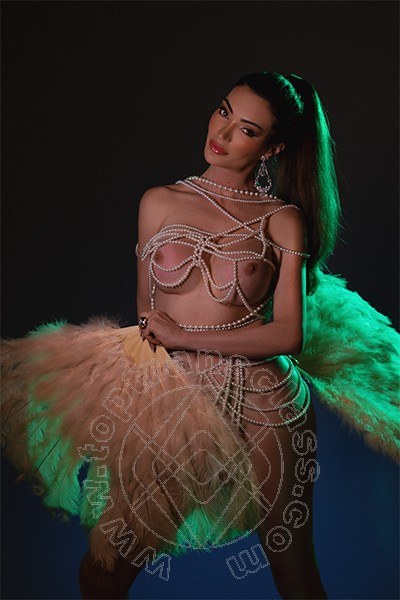 Vanessa Hilton  ROMA 3245846577